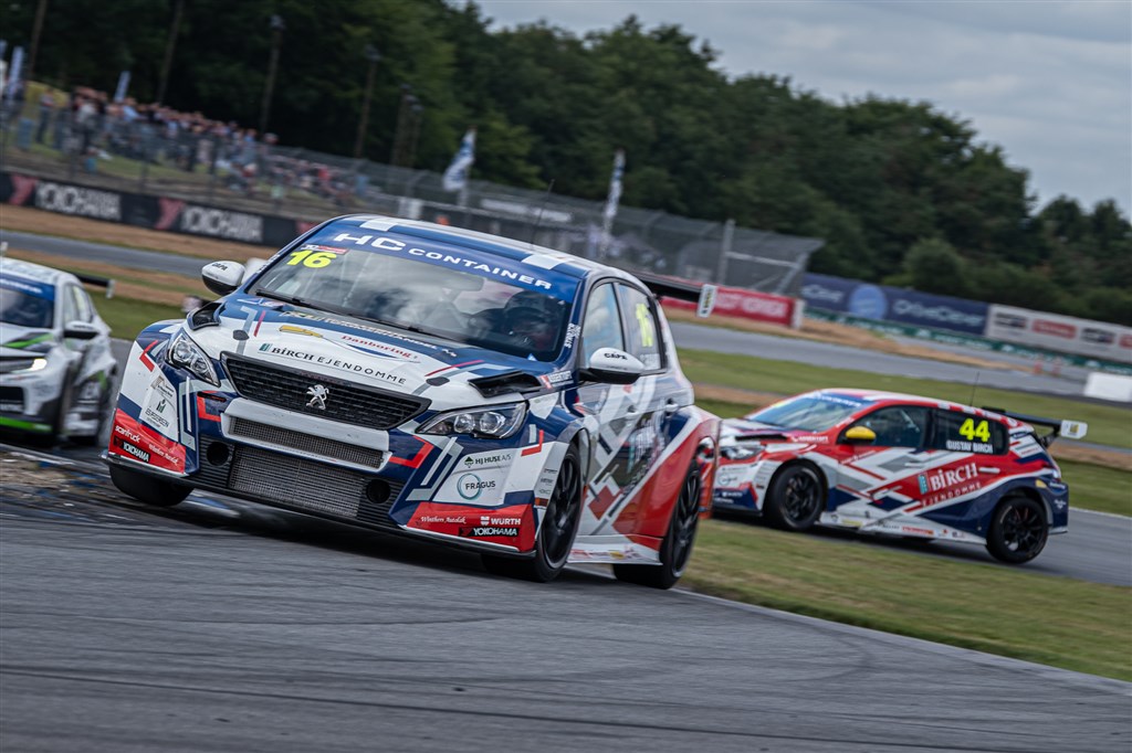 Casper Elgaard tog for anden løbsweekend i træk en heatsejr til Peugeot.
(Foto: Kim Gripping/TCR Denmark/Boxengasse.dk)